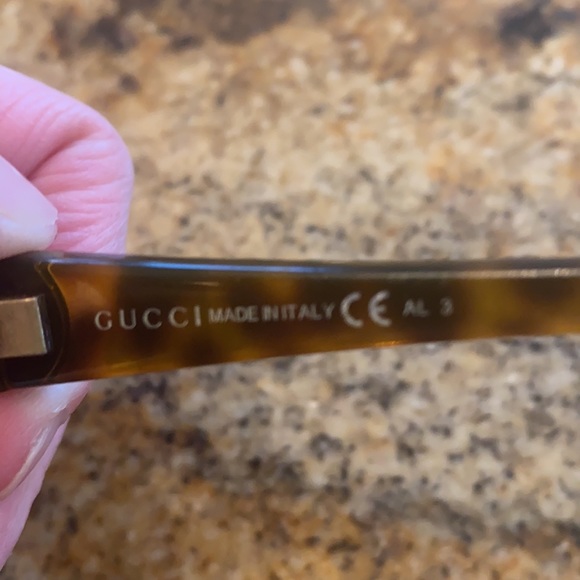 Gucci sunglasses with case - Picture 7 of 13